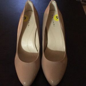 Tahari Pumps